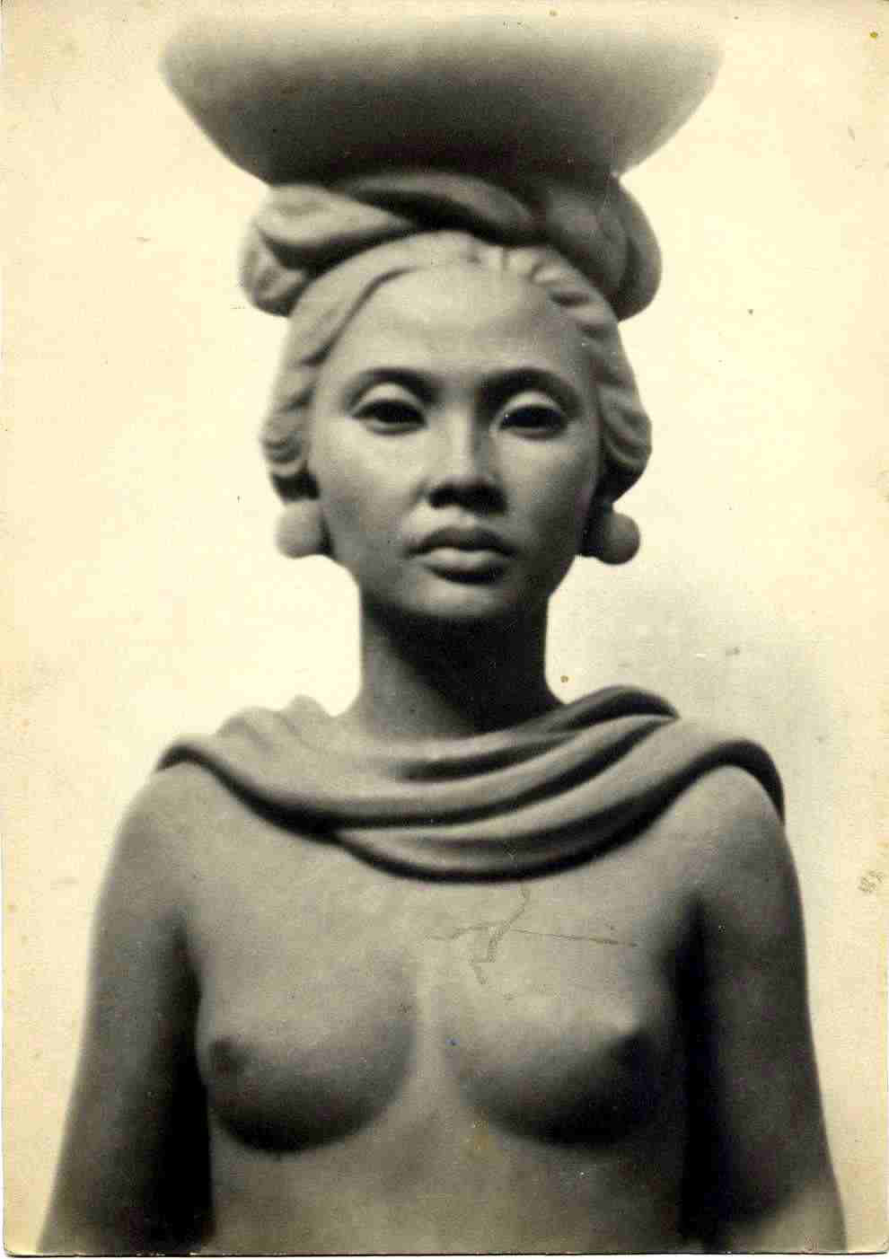 Rmpang Going to Market (terracotta) 1938, Left behind in Bali