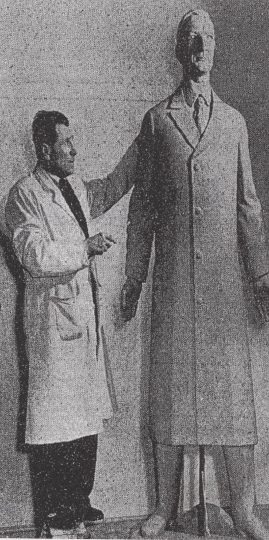 Friedrich Herkner with his colossal figure of De Valera (ciment fondu) 1958.