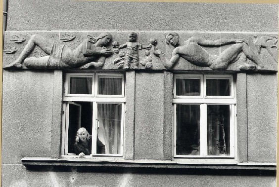 15. Vienna - Hickelgasse Residential Block with Frieze by A. Fleischmann