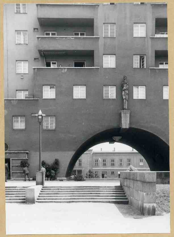 8. Vienna - Karl Marx Hof, arch: Karl Ehn, 1927-30